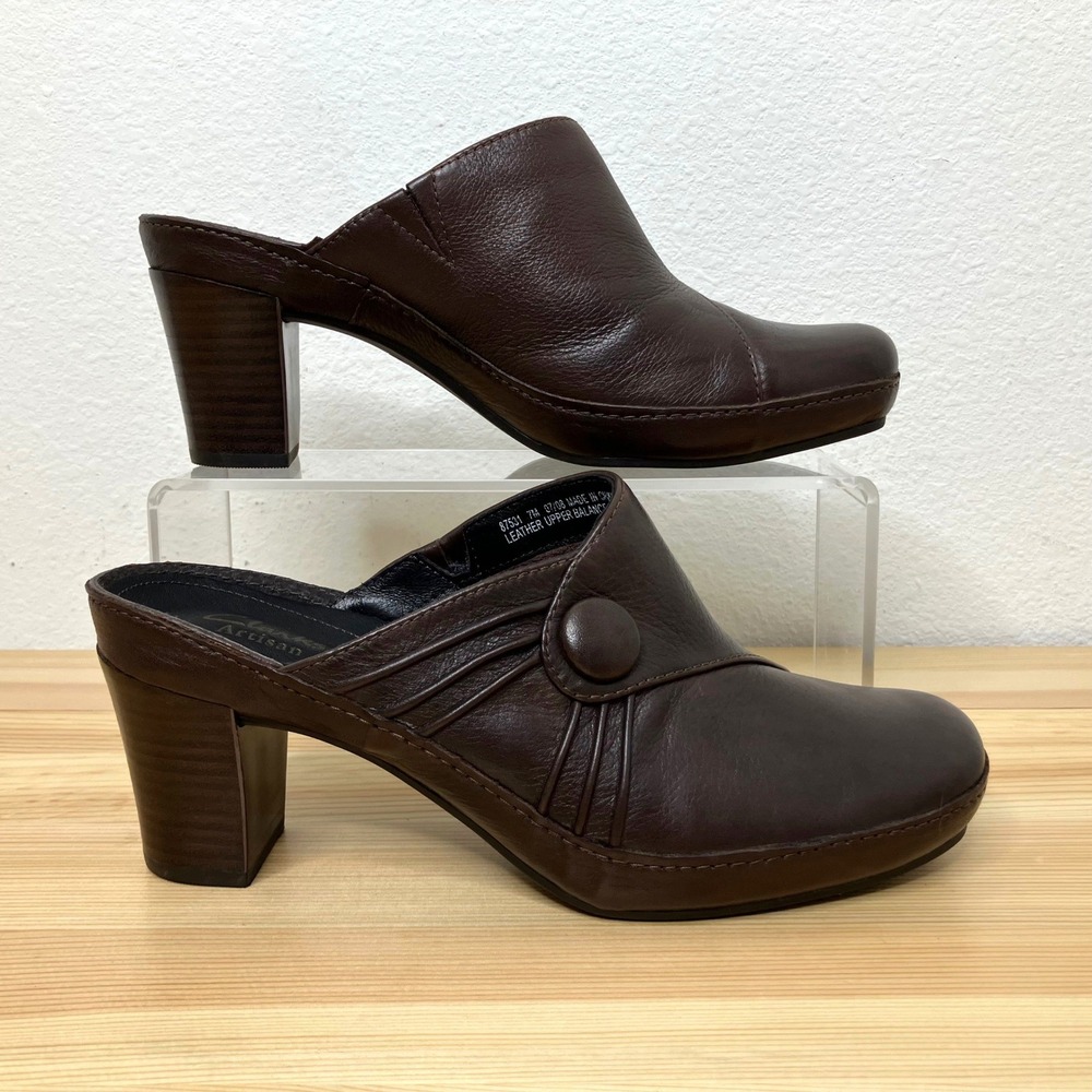 Clarks Artisan Mules Women Sz 7 Brown Leather Y2K Block‎ Heel Clogs Button 87531